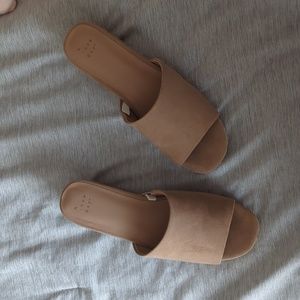 Size 8.5 Tan a new day Sandals